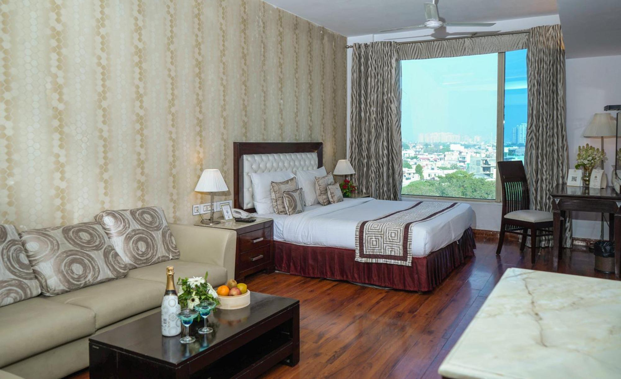 Treehouse Queens Pearl Gurgaon Esterno foto