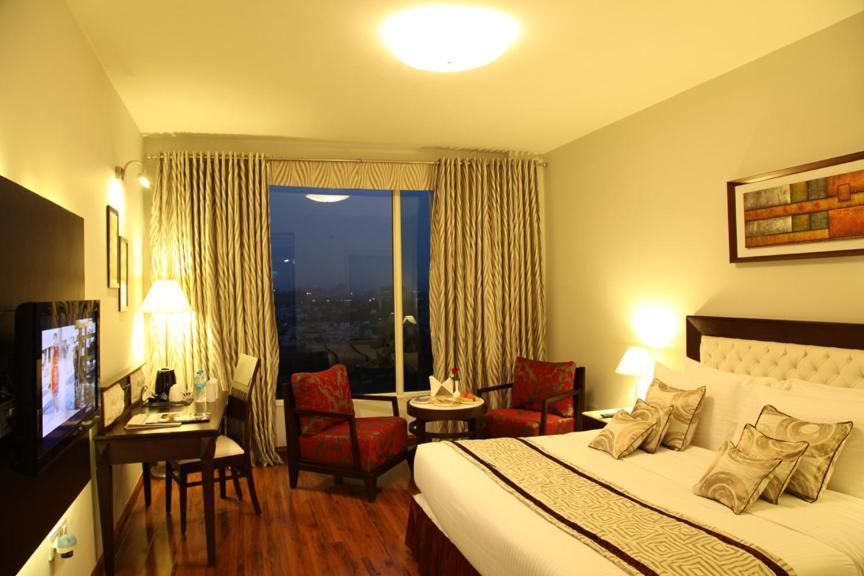 Treehouse Queens Pearl Gurgaon Esterno foto