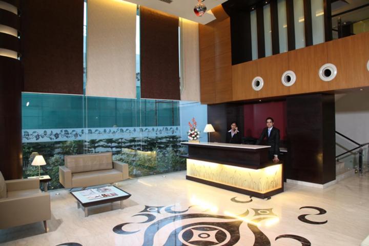 Treehouse Queens Pearl Gurgaon Esterno foto