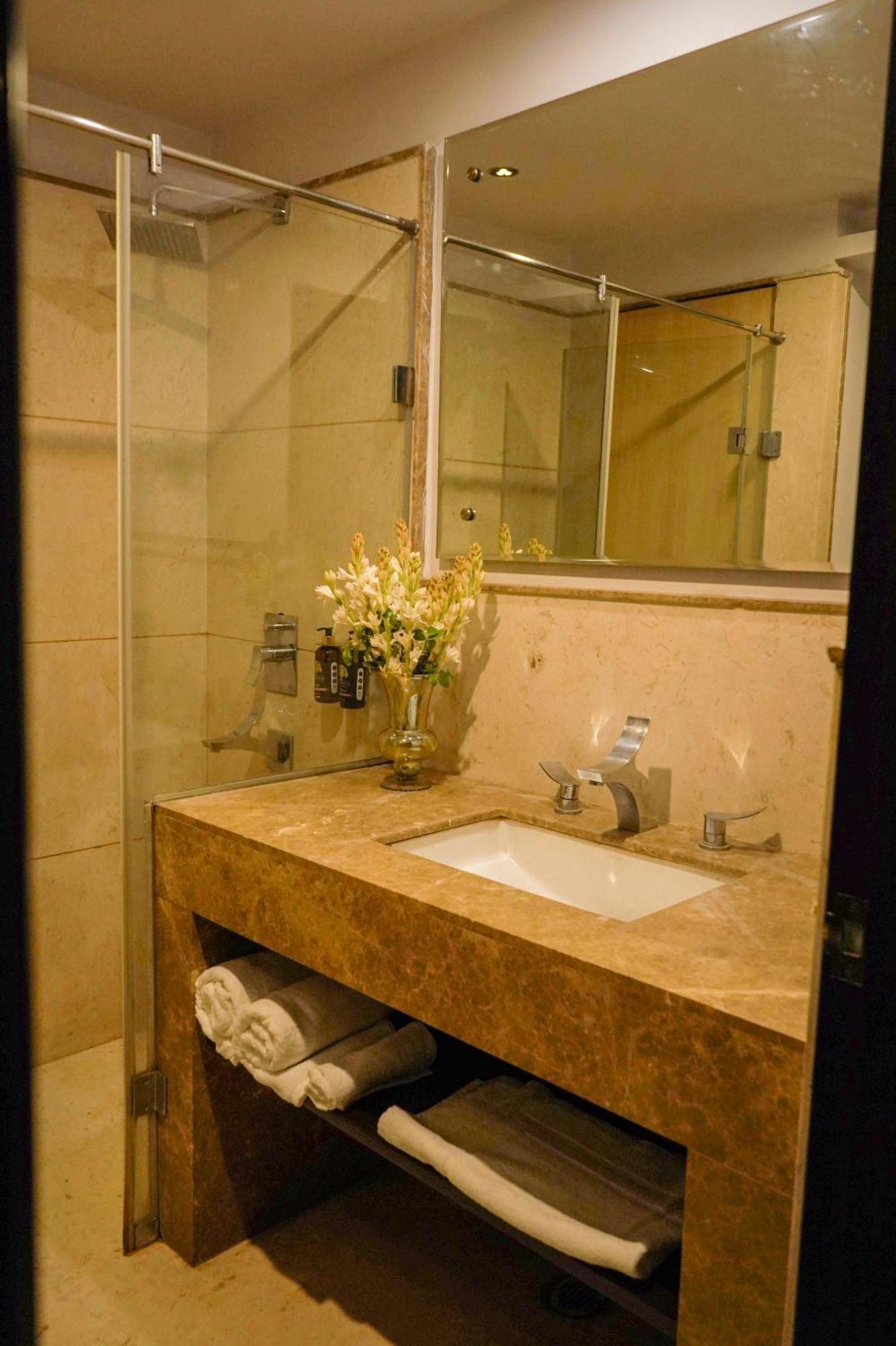 Treehouse Queens Pearl Gurgaon Esterno foto