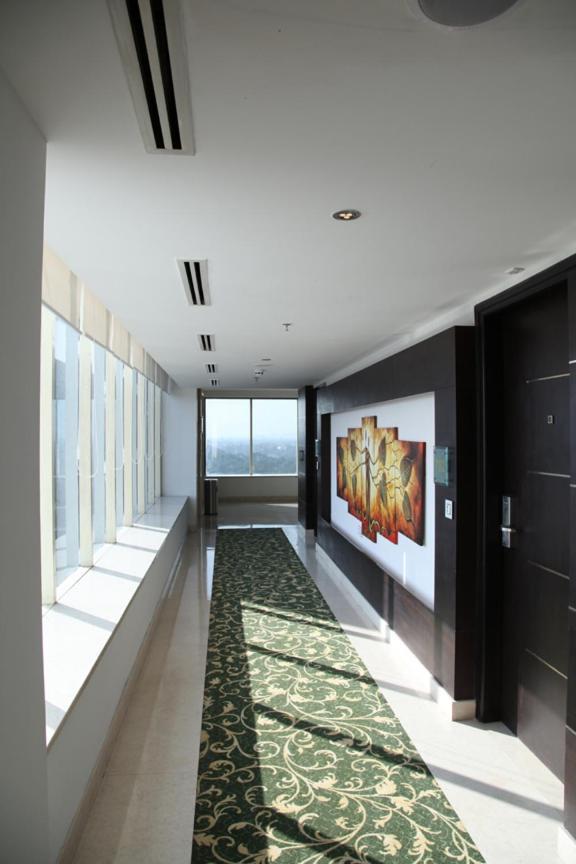 Treehouse Queens Pearl Gurgaon Esterno foto