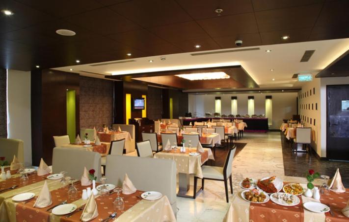 Treehouse Queens Pearl Gurgaon Esterno foto