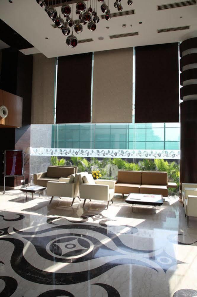 Treehouse Queens Pearl Gurgaon Esterno foto